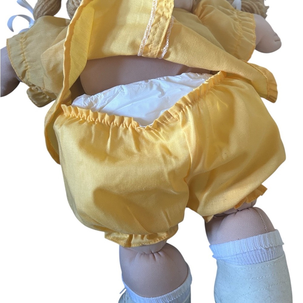 Rare “Sondra” Cabbage Patch Doll Vintage 1982 Yellow Dress Doll with Blue Eyes - Picture 5 of 7